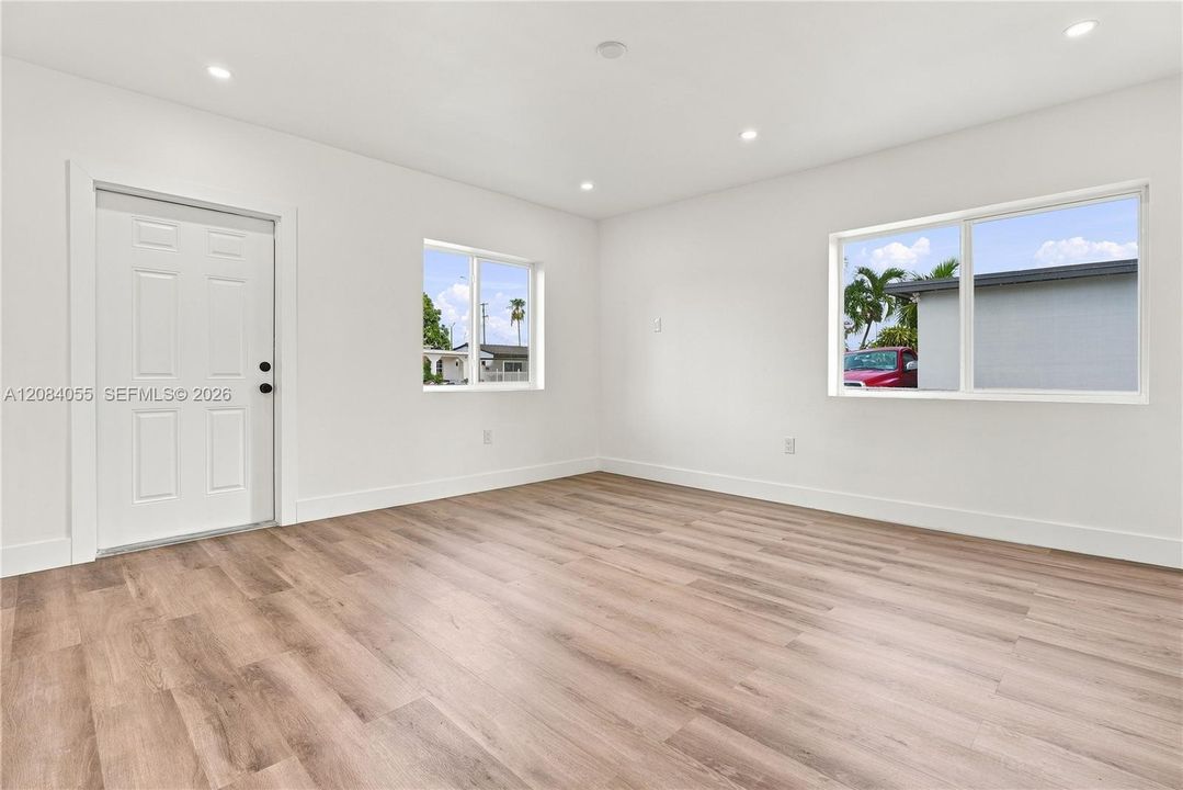 En Venta: $660,000 (5 camas, 3 baños, 1537 Pies cuadrados)