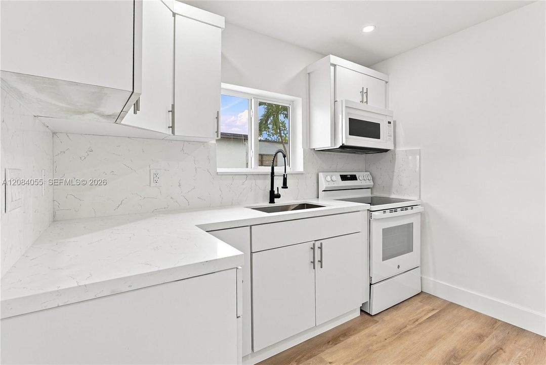 En Venta: $660,000 (5 camas, 3 baños, 1537 Pies cuadrados)