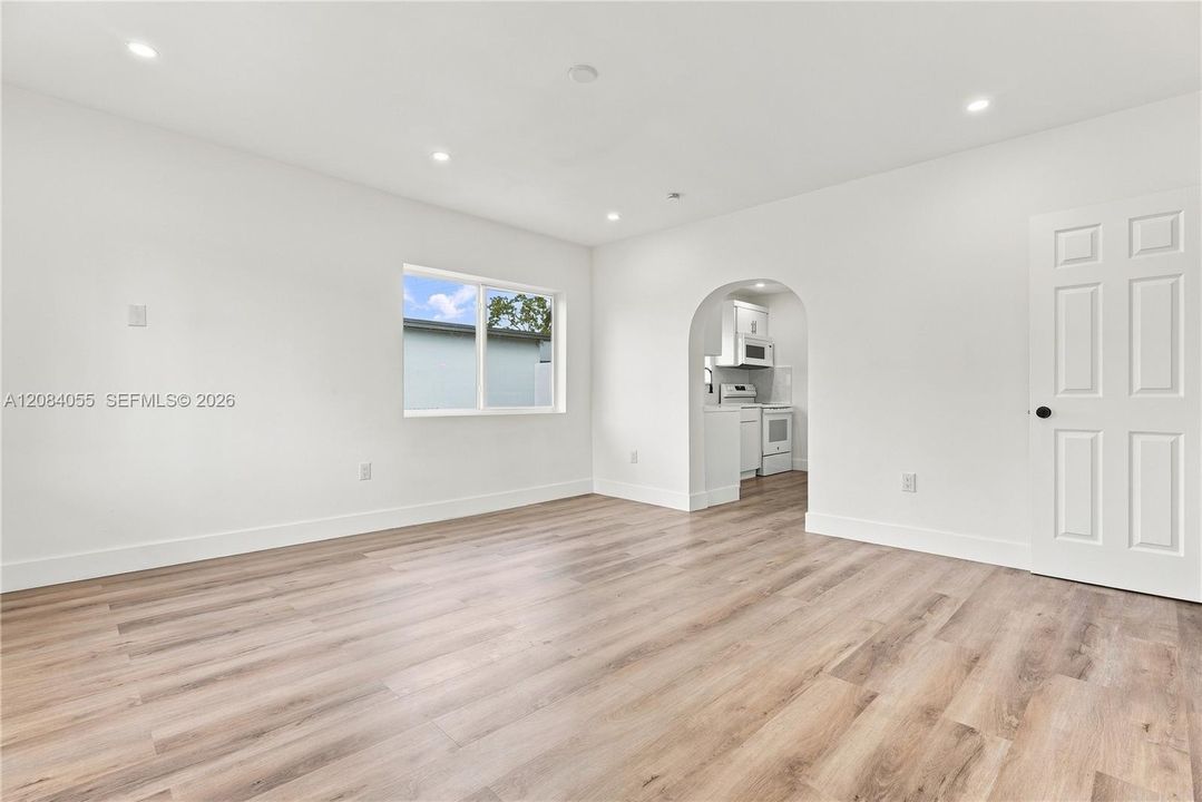 En Venta: $660,000 (5 camas, 3 baños, 1537 Pies cuadrados)