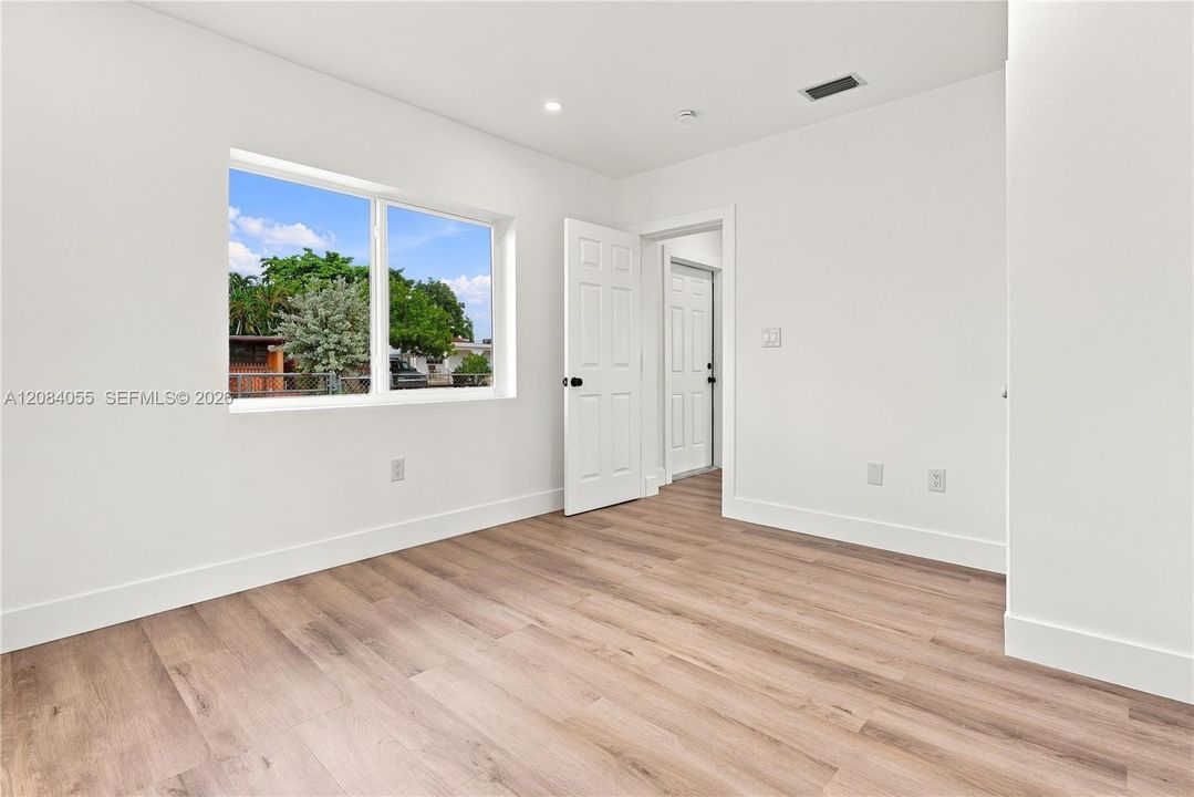 En Venta: $660,000 (5 camas, 3 baños, 1537 Pies cuadrados)