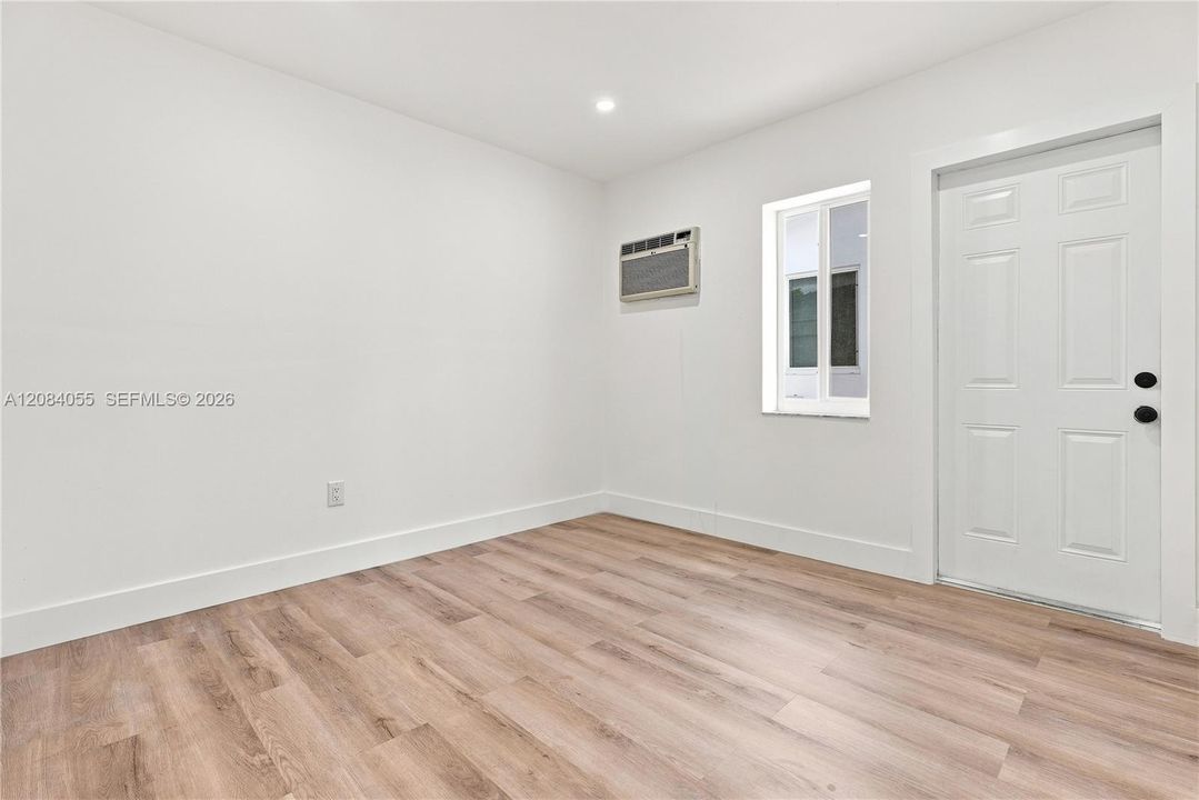 En Venta: $660,000 (5 camas, 3 baños, 1537 Pies cuadrados)