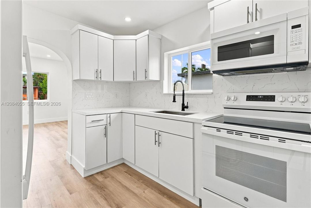 En Venta: $660,000 (5 camas, 3 baños, 1537 Pies cuadrados)