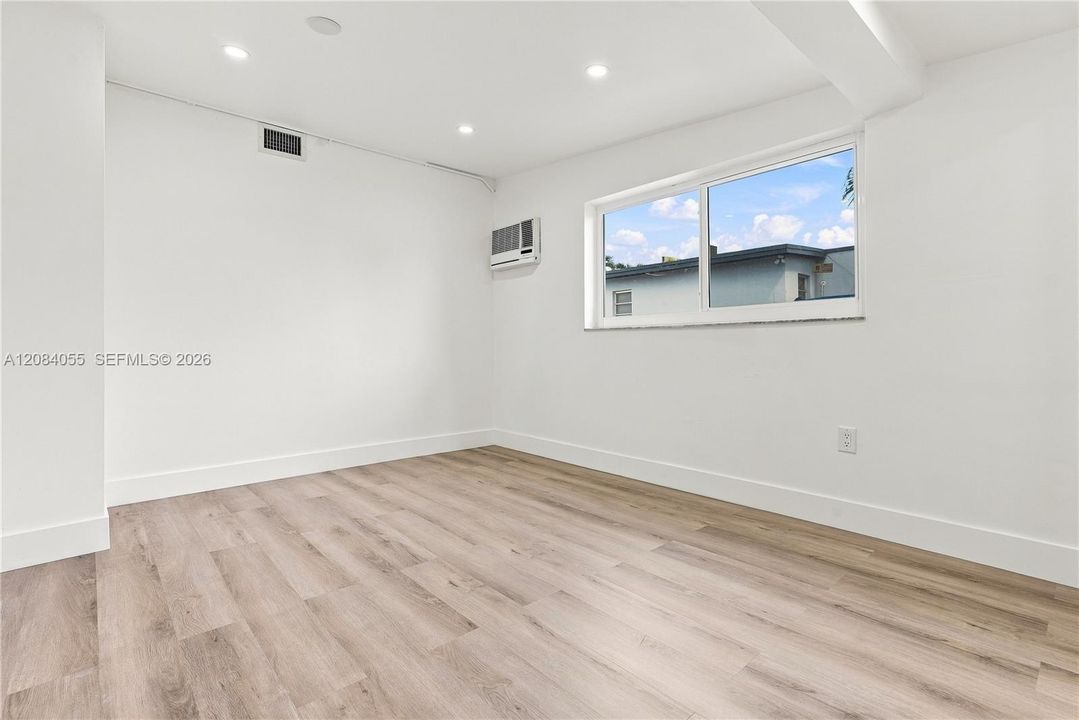 En Venta: $660,000 (5 camas, 3 baños, 1537 Pies cuadrados)
