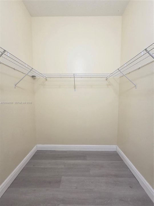 En Renta: $3,575 (3 camas, 2 baños, 1908 Pies cuadrados)