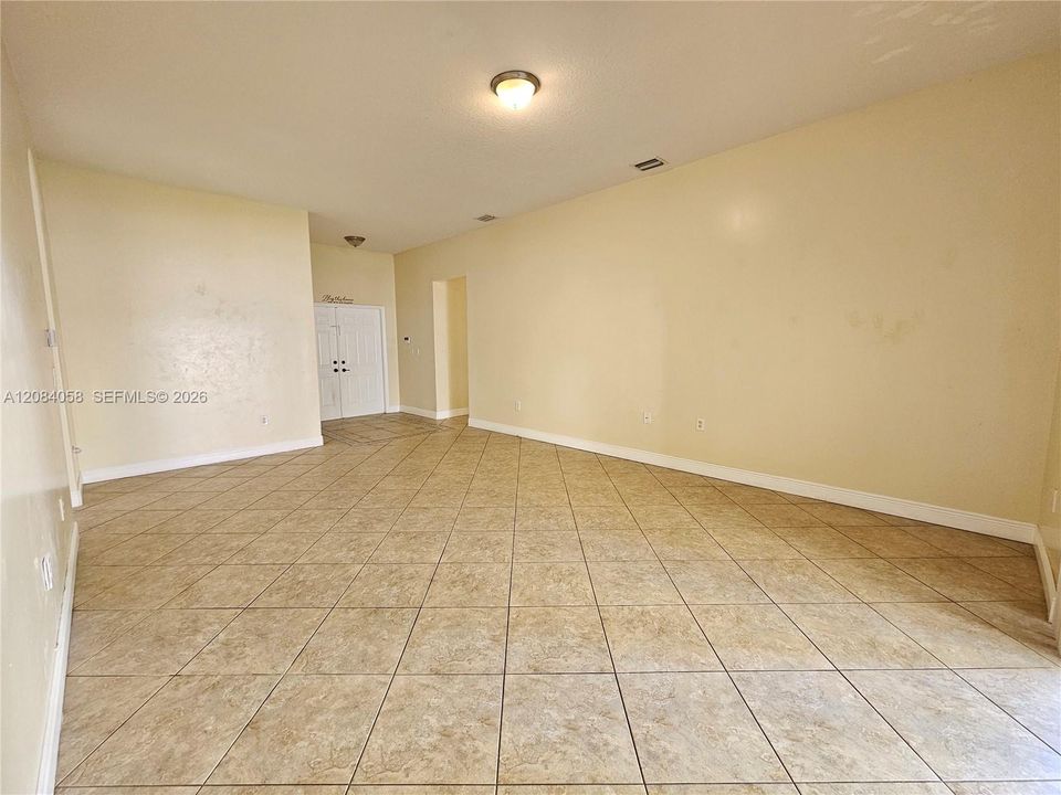 En Renta: $3,575 (3 camas, 2 baños, 1908 Pies cuadrados)