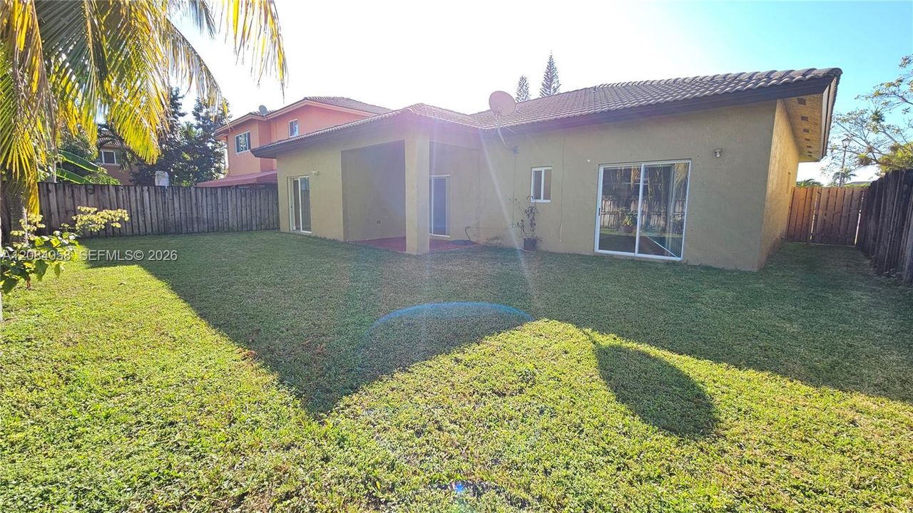 En Renta: $3,575 (3 camas, 2 baños, 1908 Pies cuadrados)
