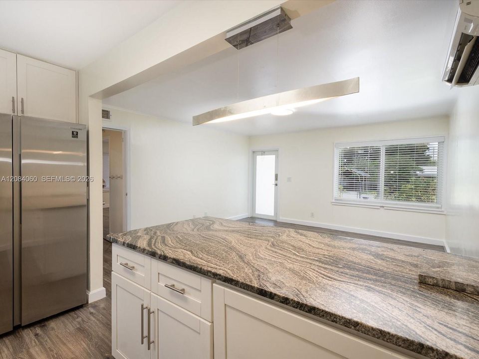 В аренду: $2,800 (3 спален, 2 ванн, 1163 Квадратных фут)