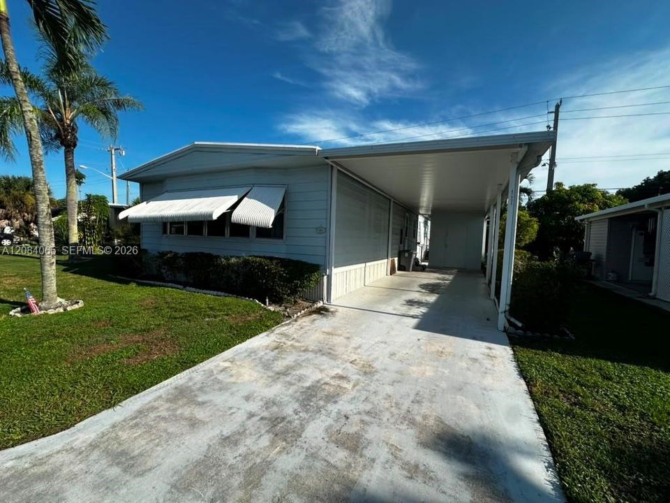 For Sale: $99,900 (2 beds, 2 baths, 1344 Square Feet)