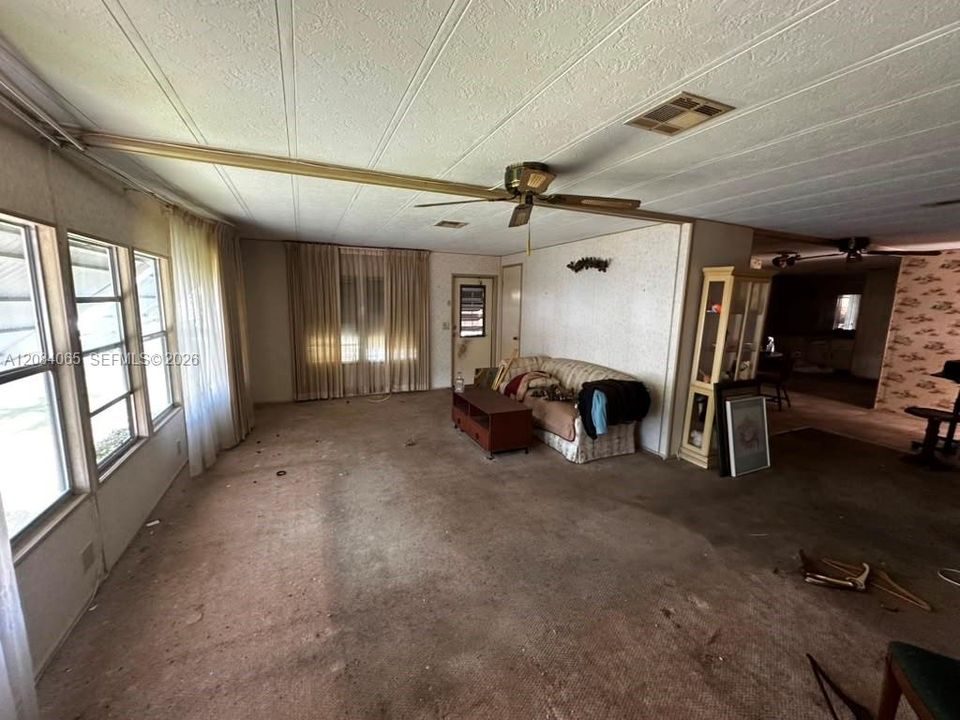 For Sale: $99,900 (2 beds, 2 baths, 1344 Square Feet)