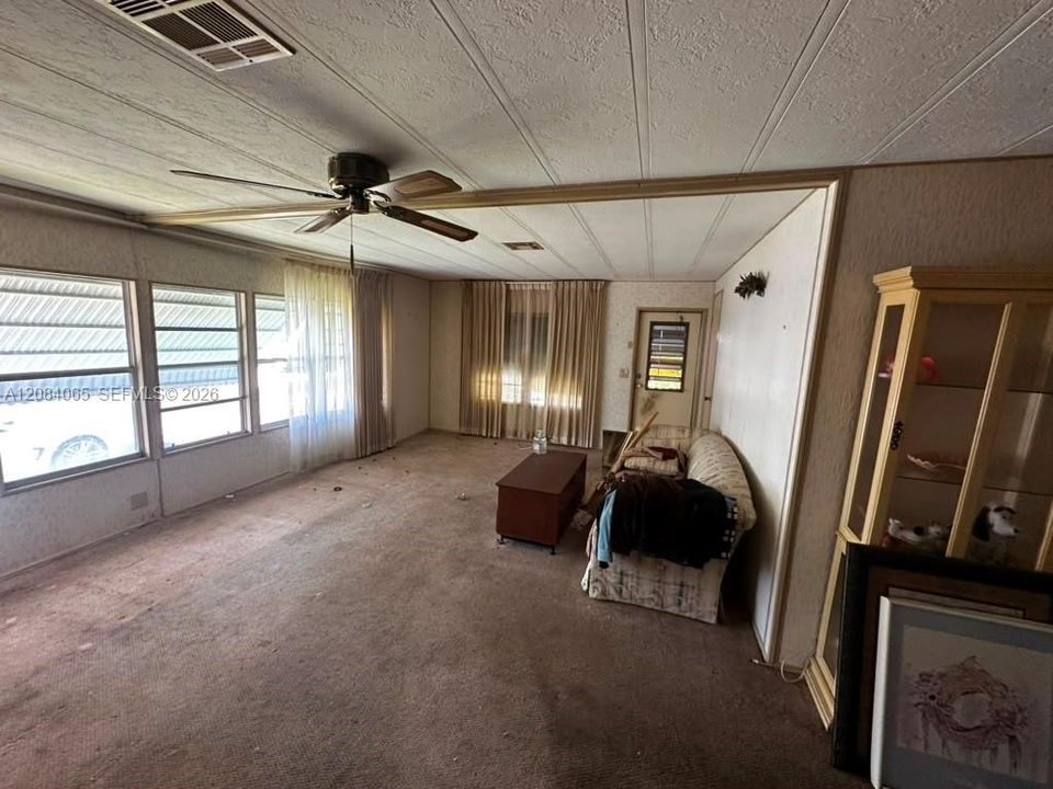For Sale: $99,900 (2 beds, 2 baths, 1344 Square Feet)