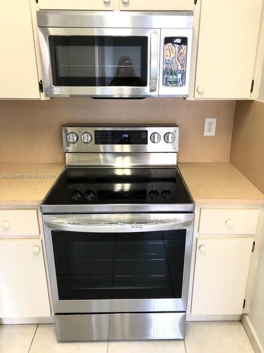 For Rent: $2,150 (1 beds, 1 baths, 650 Square Feet)