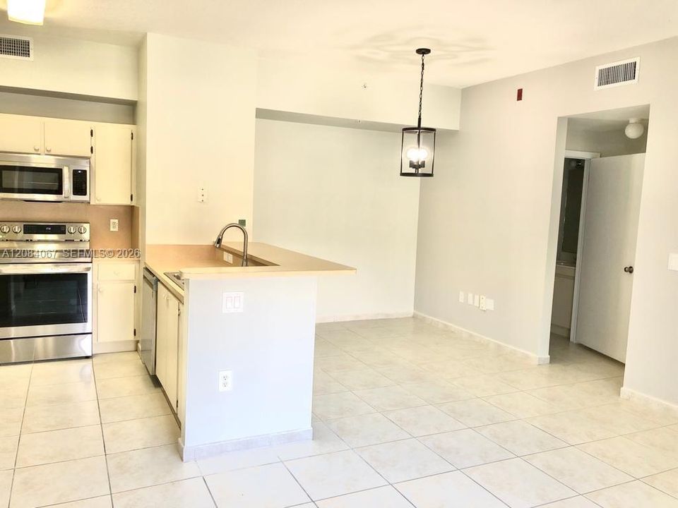 For Rent: $2,150 (1 beds, 1 baths, 650 Square Feet)