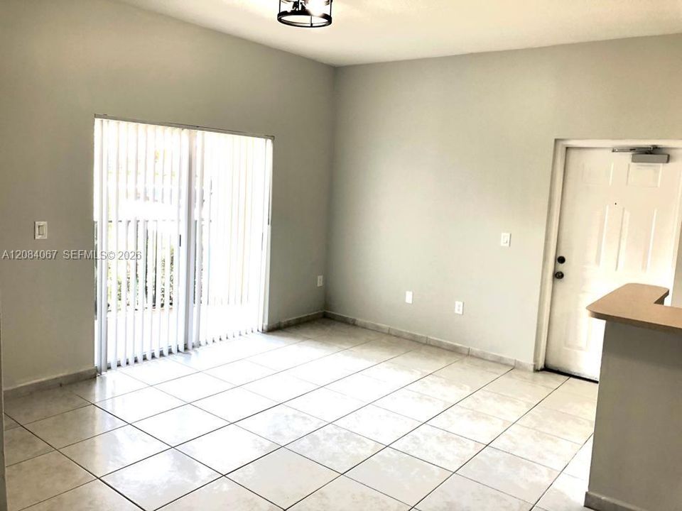 For Rent: $2,150 (1 beds, 1 baths, 650 Square Feet)