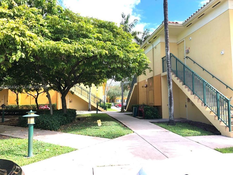 For Rent: $2,150 (1 beds, 1 baths, 650 Square Feet)