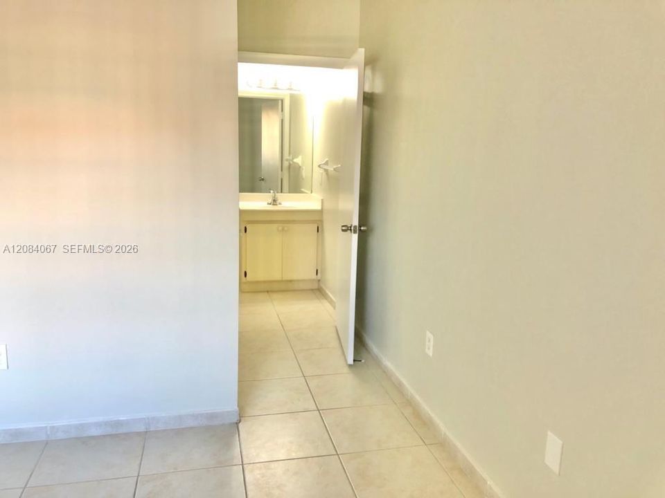 For Rent: $2,150 (1 beds, 1 baths, 650 Square Feet)
