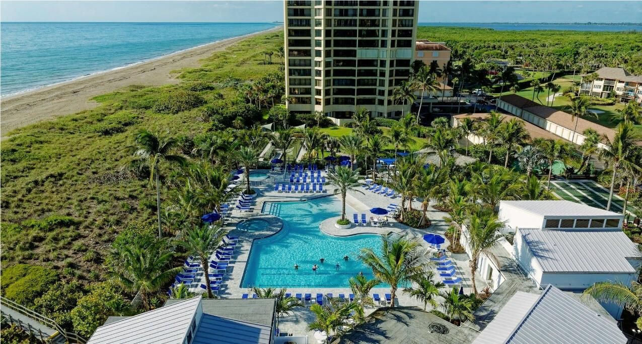 MAIN POOL...