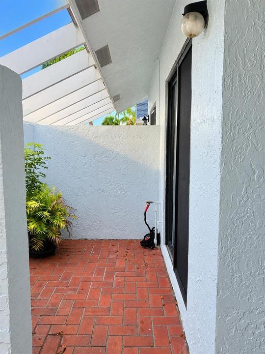 Front patio 1