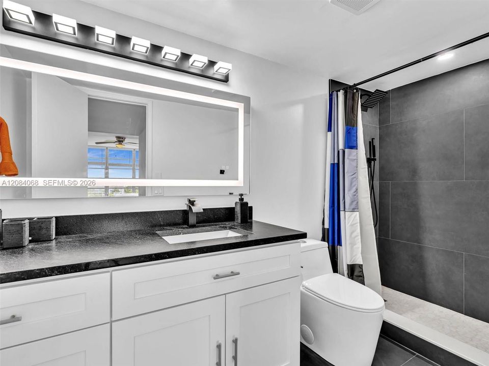 For Rent: $1,850 (1 beds, 1 baths, 900 Square Feet)