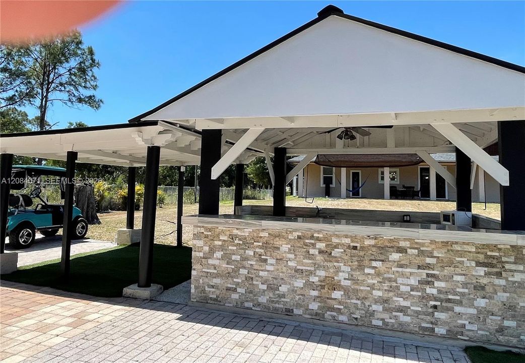 Recreation Bar & BBQ Area