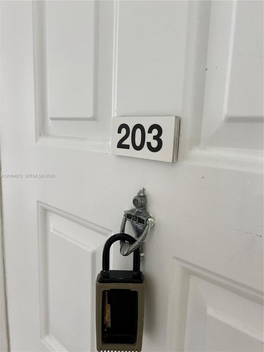 For Rent: $1,750 (1 beds, 1 baths, 804 Square Feet)