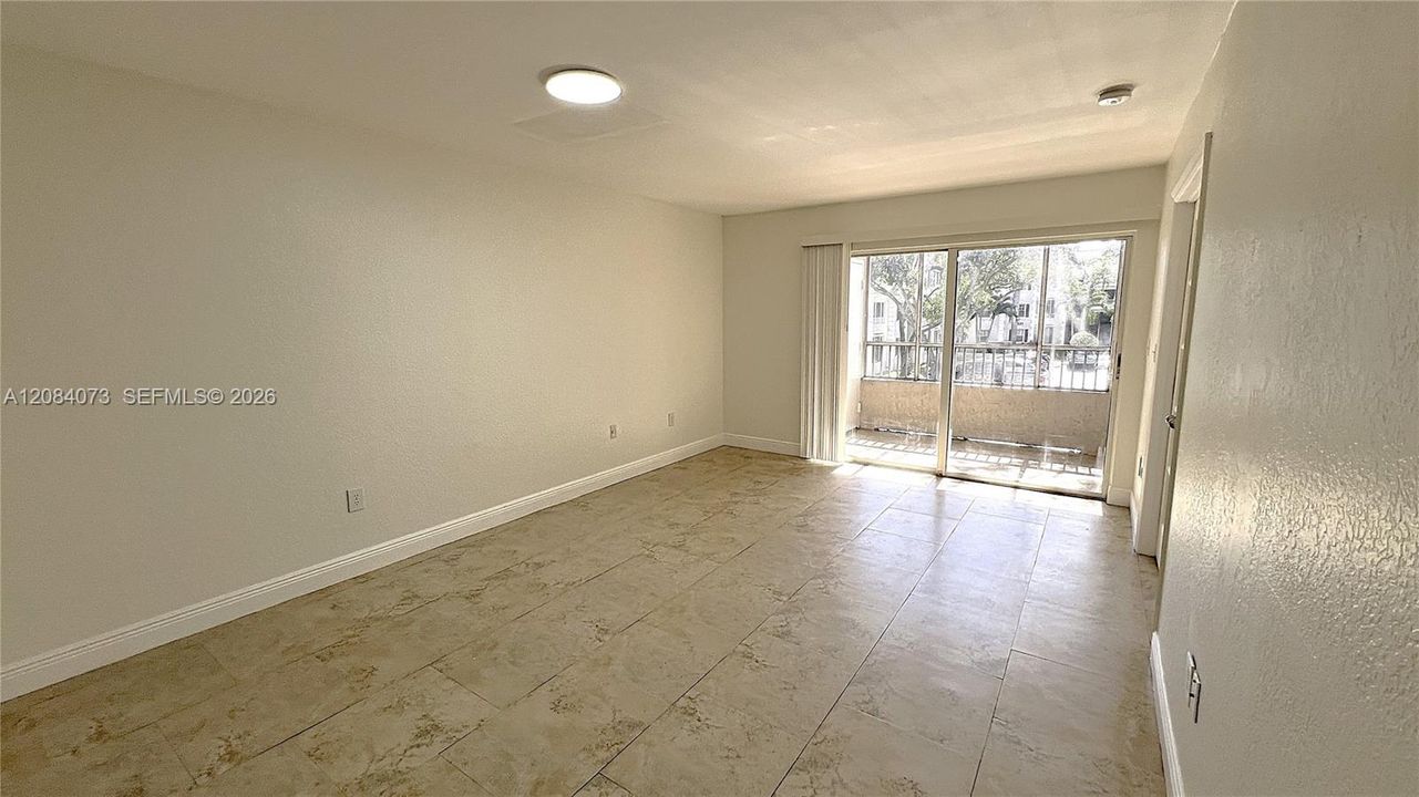 For Rent: $1,750 (1 beds, 1 baths, 804 Square Feet)