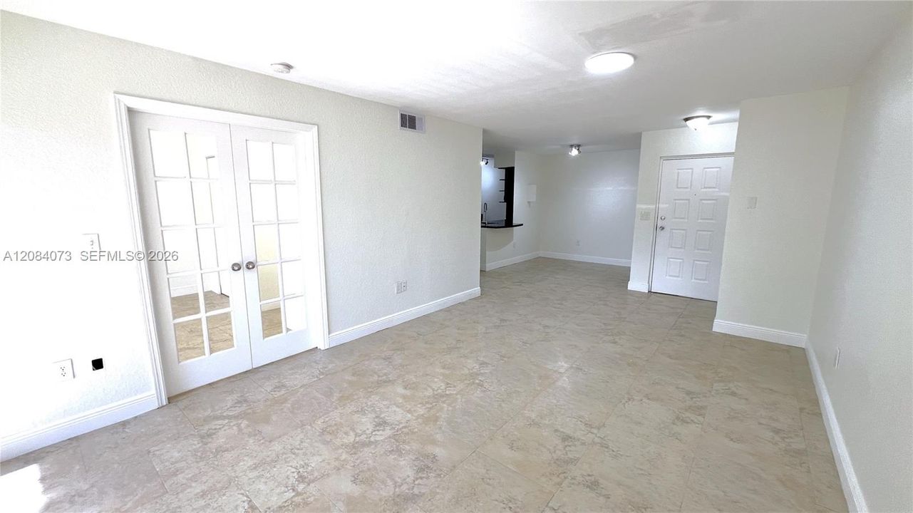 For Rent: $1,750 (1 beds, 1 baths, 804 Square Feet)