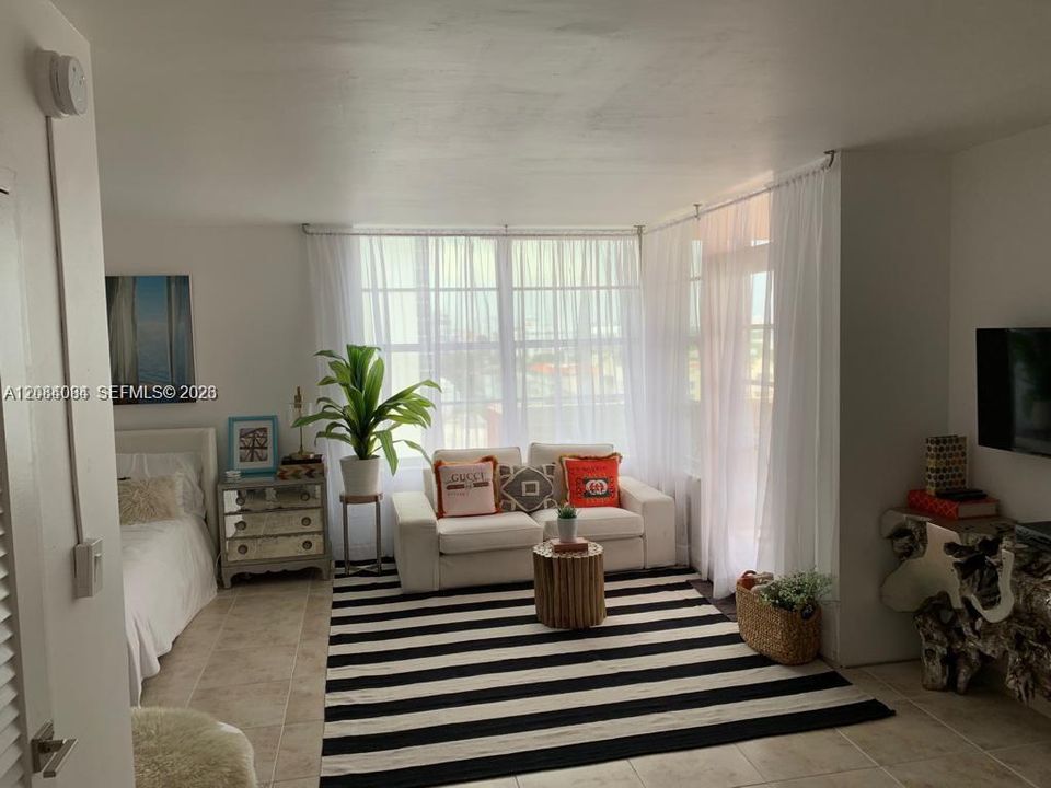 For Rent: $2,200 (0 beds, 1 baths, 600 Square Feet)