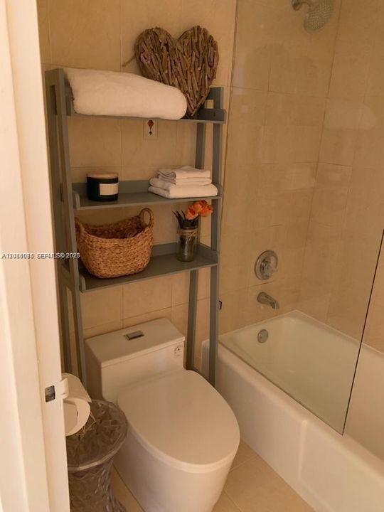 For Rent: $2,200 (0 beds, 1 baths, 600 Square Feet)