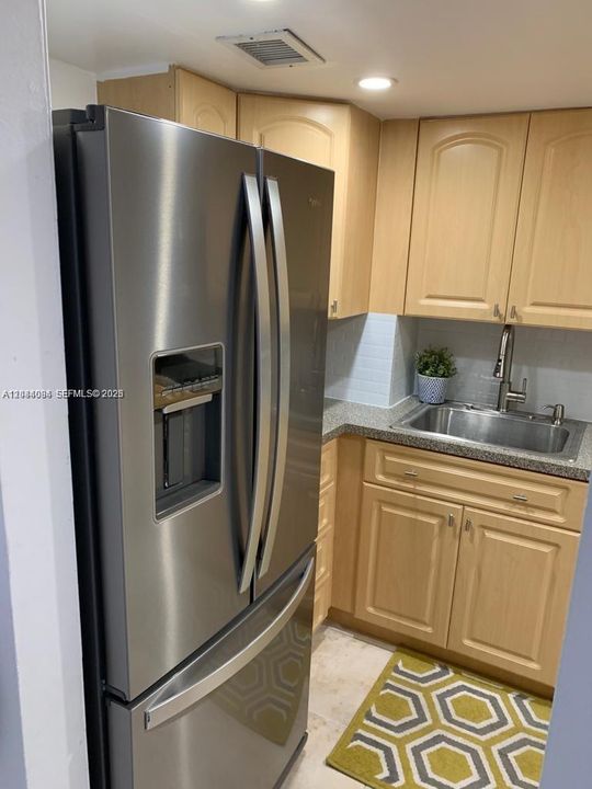 For Rent: $2,200 (0 beds, 1 baths, 600 Square Feet)