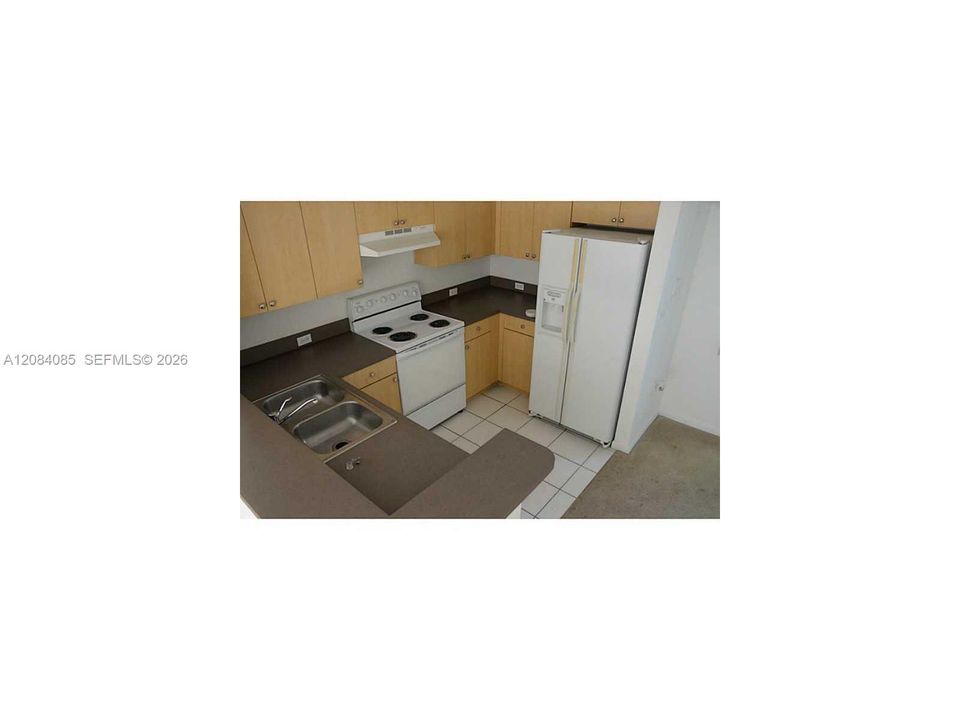 For Sale: $289,000 (1 beds, 1 baths, 859 Square Feet)