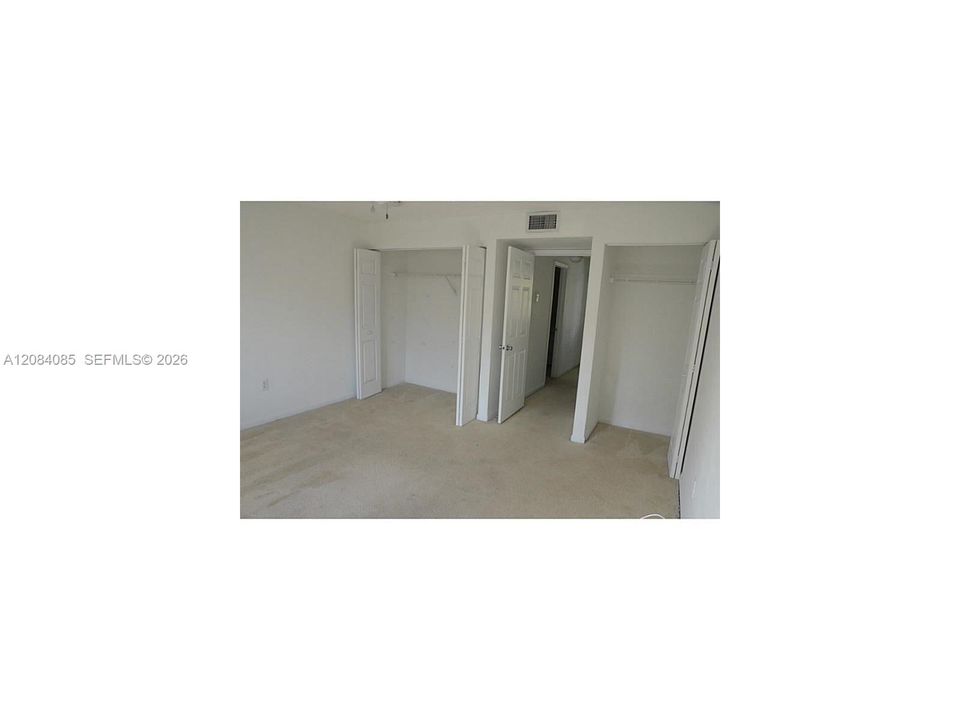 For Sale: $289,000 (1 beds, 1 baths, 859 Square Feet)