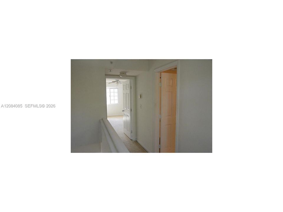 For Sale: $289,000 (1 beds, 1 baths, 859 Square Feet)