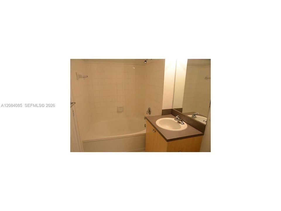 For Sale: $289,000 (1 beds, 1 baths, 859 Square Feet)