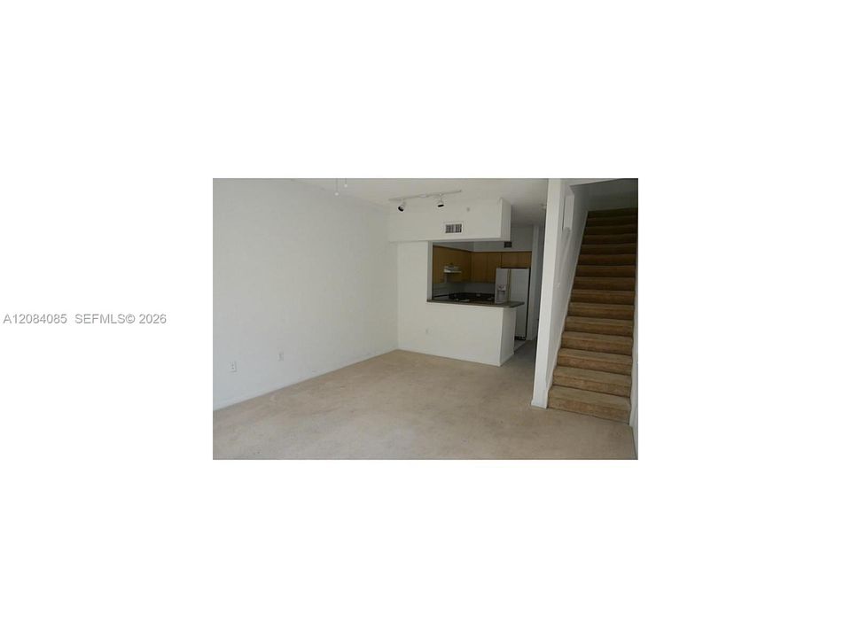 For Sale: $289,000 (1 beds, 1 baths, 859 Square Feet)