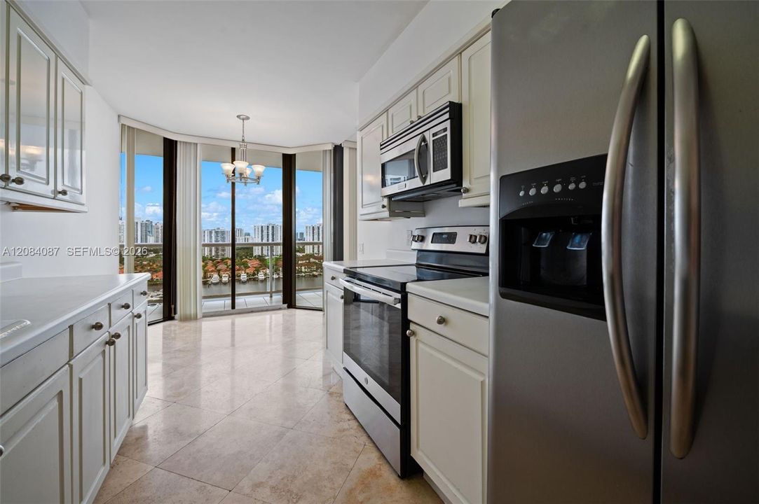 For Rent: $3,800 (2 beds, 2 baths, 1430 Square Feet)