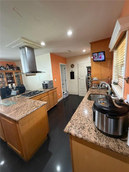 待售: $720,000 (4 贝兹, 3 浴室, 1909 平方英尺)