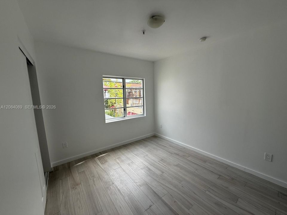 For Rent: $1,900 (1 beds, 1 baths, 404 Square Feet)