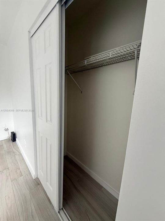 For Rent: $1,900 (1 beds, 1 baths, 404 Square Feet)