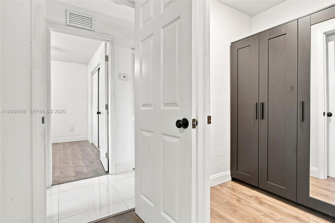 For Rent: $2,400 (2 beds, 1 baths, 850 Square Feet)