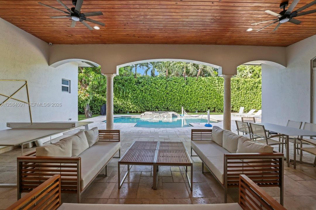 En Venta: $1,800,000 (4 camas, 4 baños, 3651 Pies cuadrados)