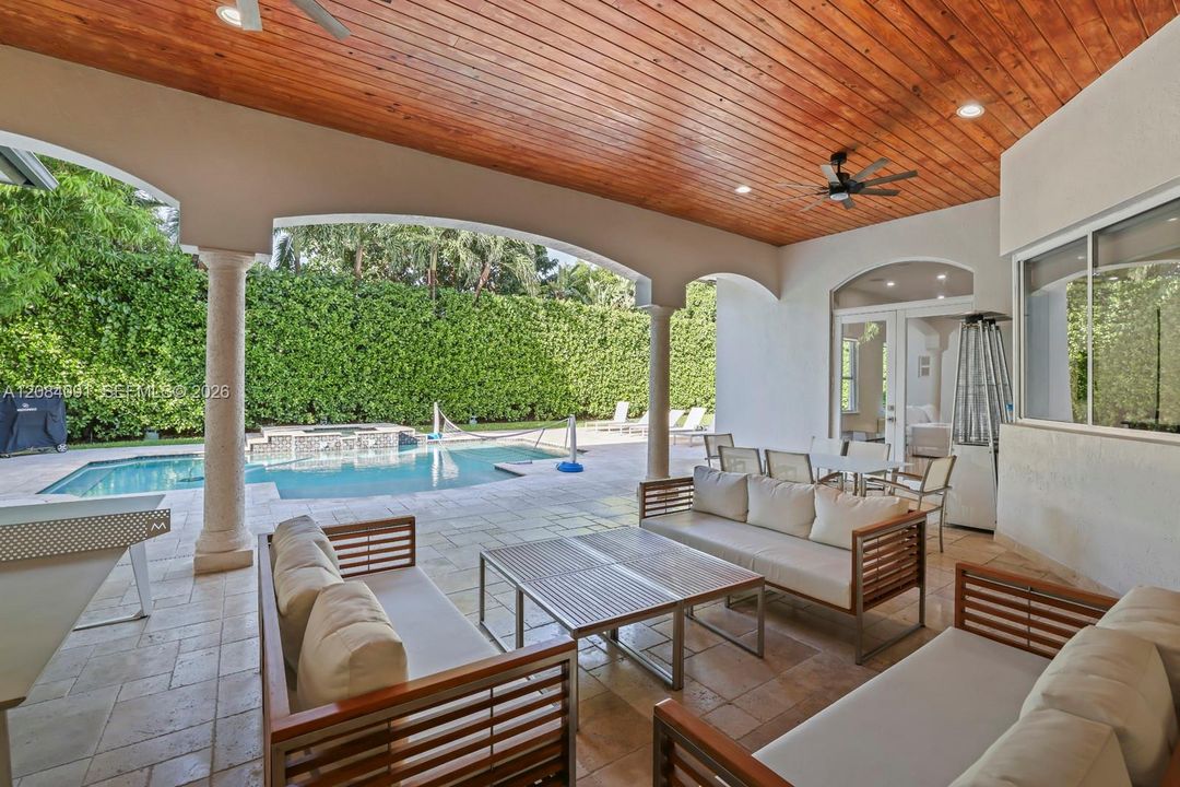 En Venta: $1,800,000 (4 camas, 4 baños, 3651 Pies cuadrados)