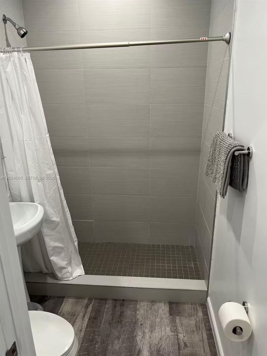 For Rent: $1,800 (1 beds, 1 baths, 350 Square Feet)