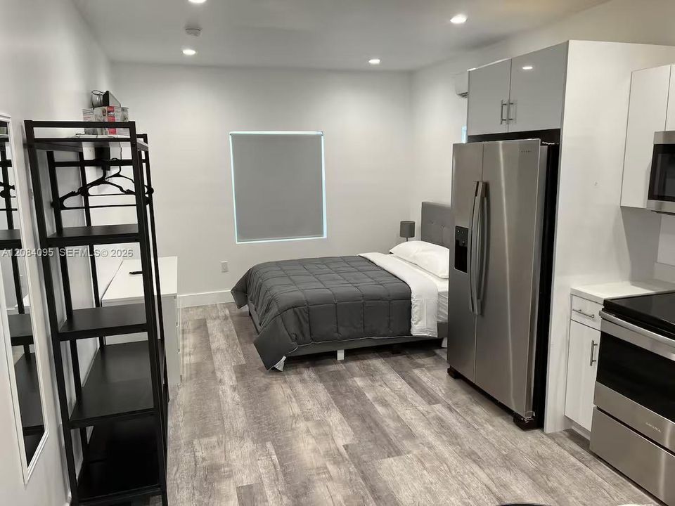 For Rent: $1,800 (1 beds, 1 baths, 350 Square Feet)