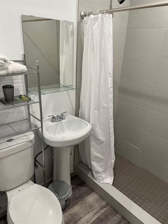 For Rent: $1,800 (1 beds, 1 baths, 350 Square Feet)