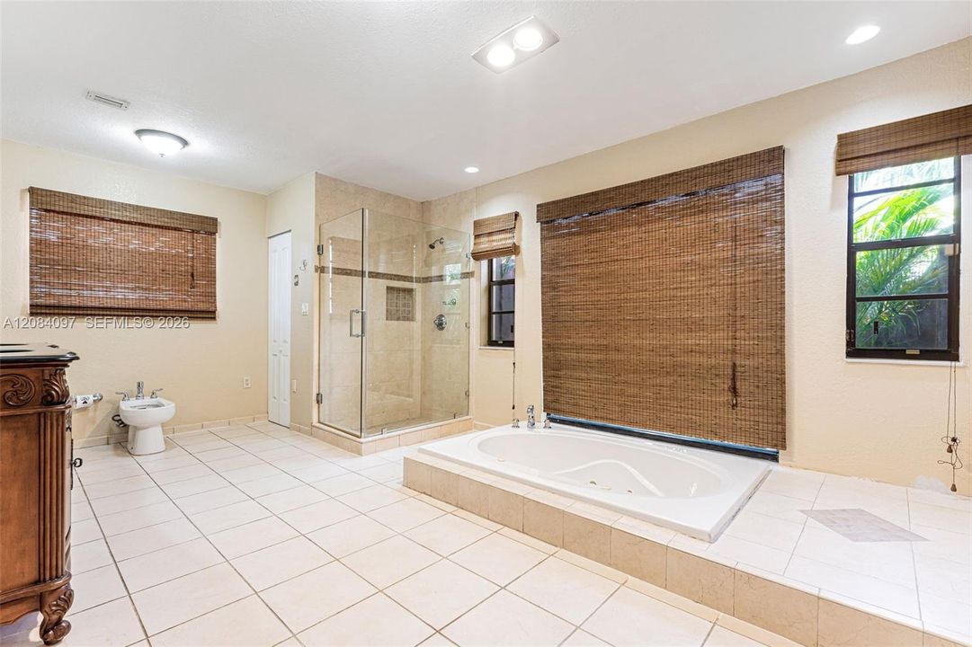 Very Spacious Master Bath w/ shower and Tub
