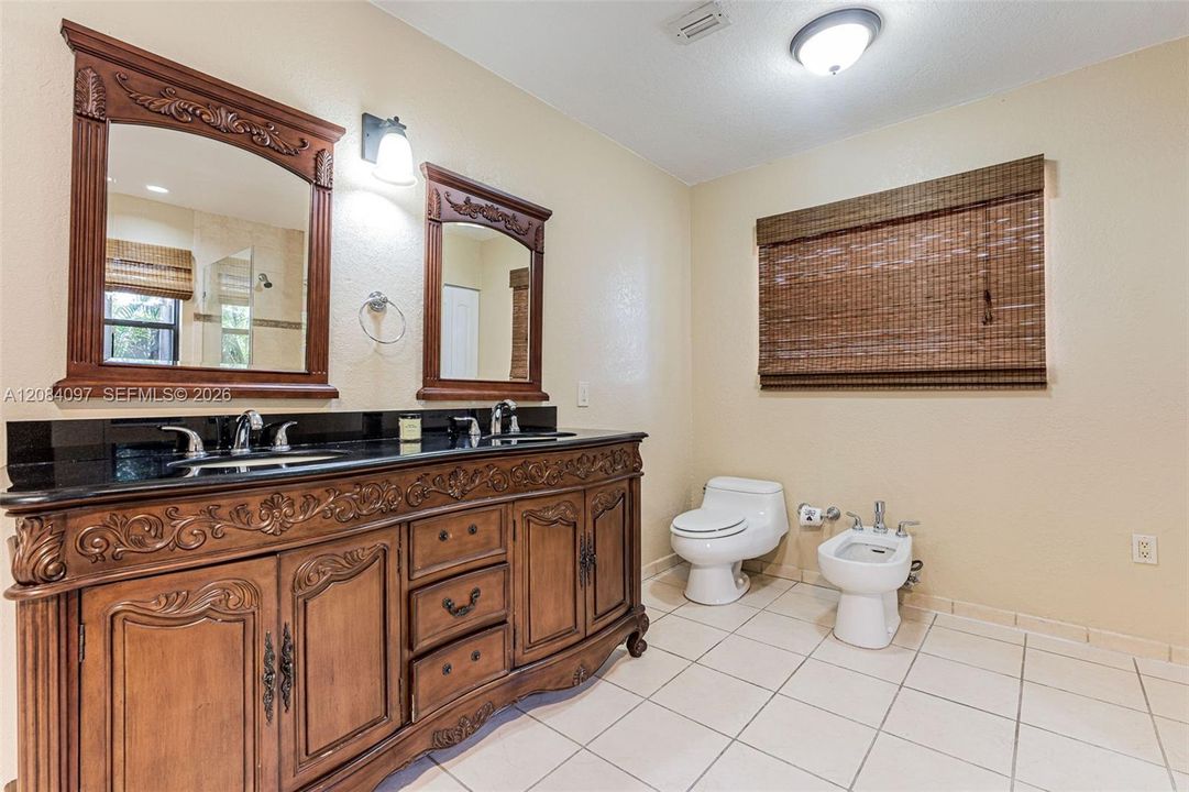Double sink of the master bath