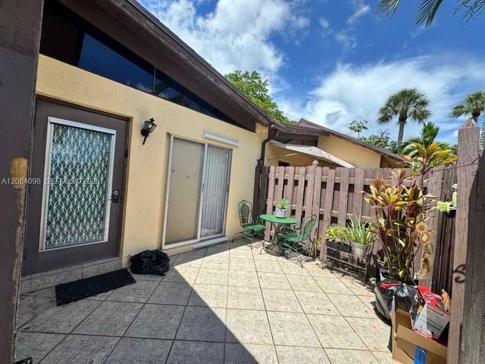 На продажу: $289,900 (2 спален, 2 ванн, 960 Квадратных фут)