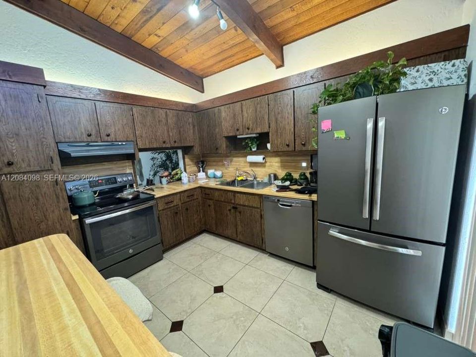 На продажу: $289,900 (2 спален, 2 ванн, 960 Квадратных фут)