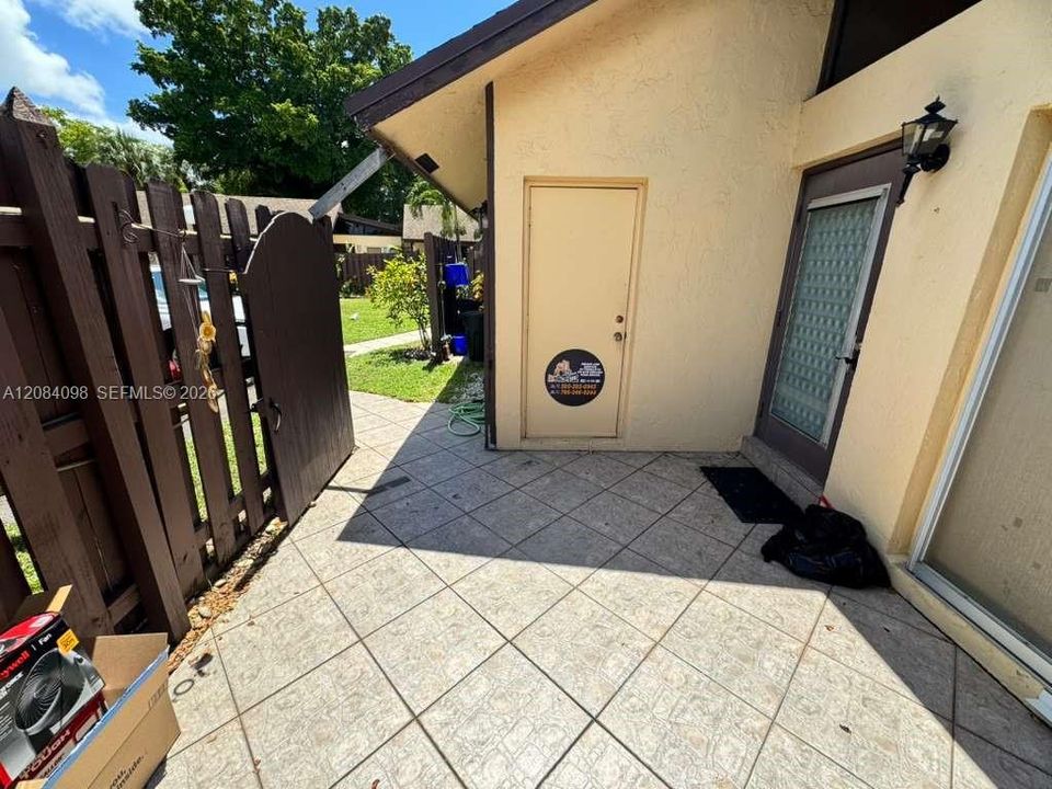 На продажу: $289,900 (2 спален, 2 ванн, 960 Квадратных фут)
