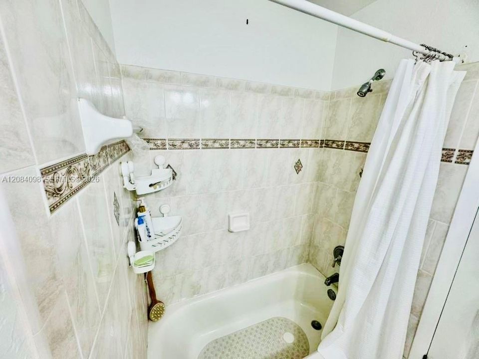 На продажу: $289,900 (2 спален, 2 ванн, 960 Квадратных фут)